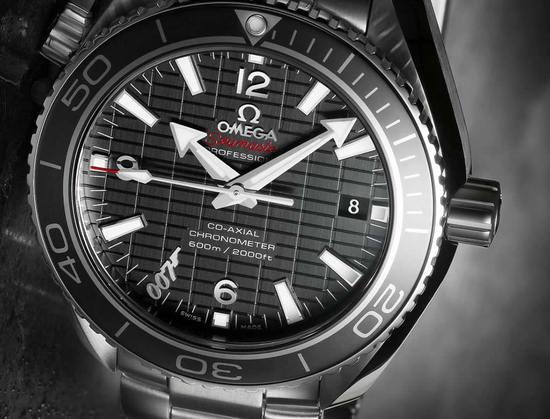 Omega Seamster Skyfall close-up