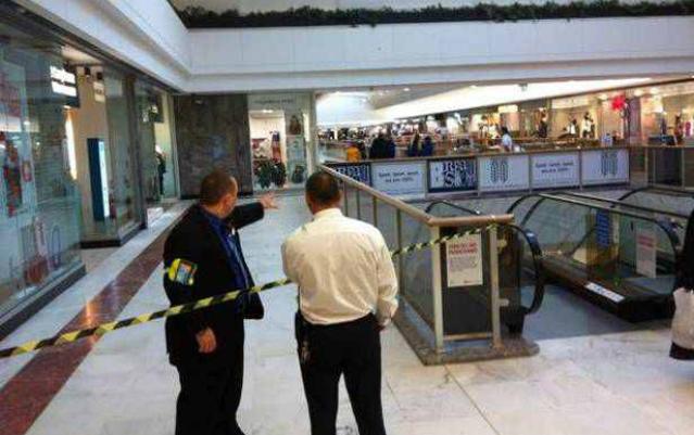 Aftermath of the robbery, police cordon off area
