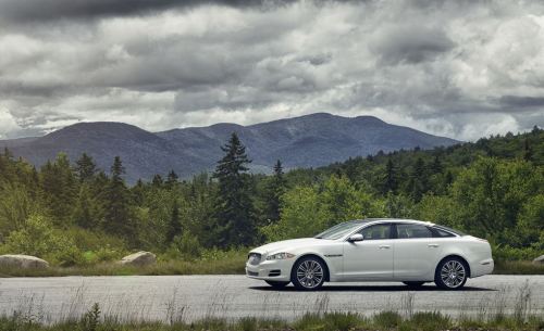 Jaguar AWD XJ Side