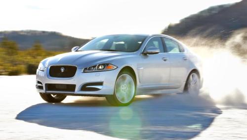 Jaguar XJ 3.0 AWD driving