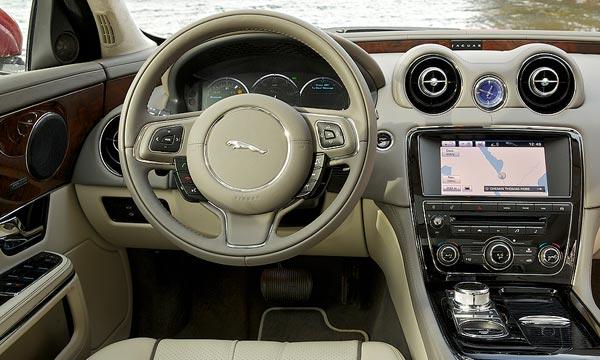 Jaguar XJ 3.0 AWD interior