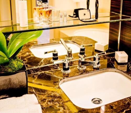 Bathroom toiletries