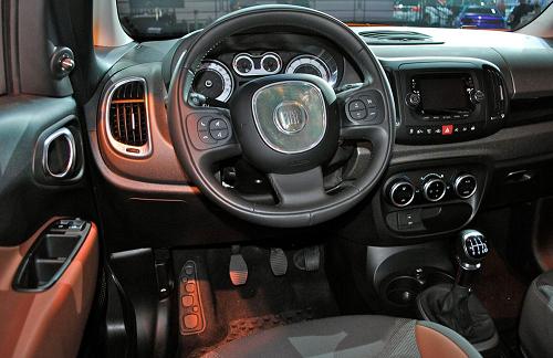 Fiat 500L Trekking interior