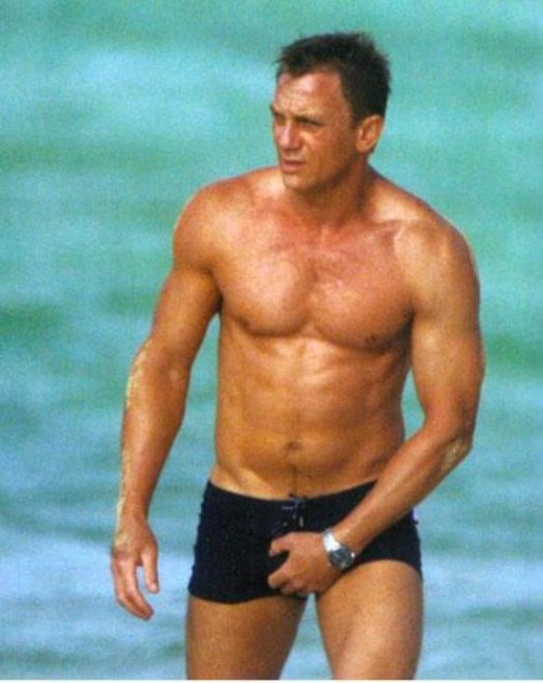 Daniel Craig on the beach wearing his Rolex Milgauss watch